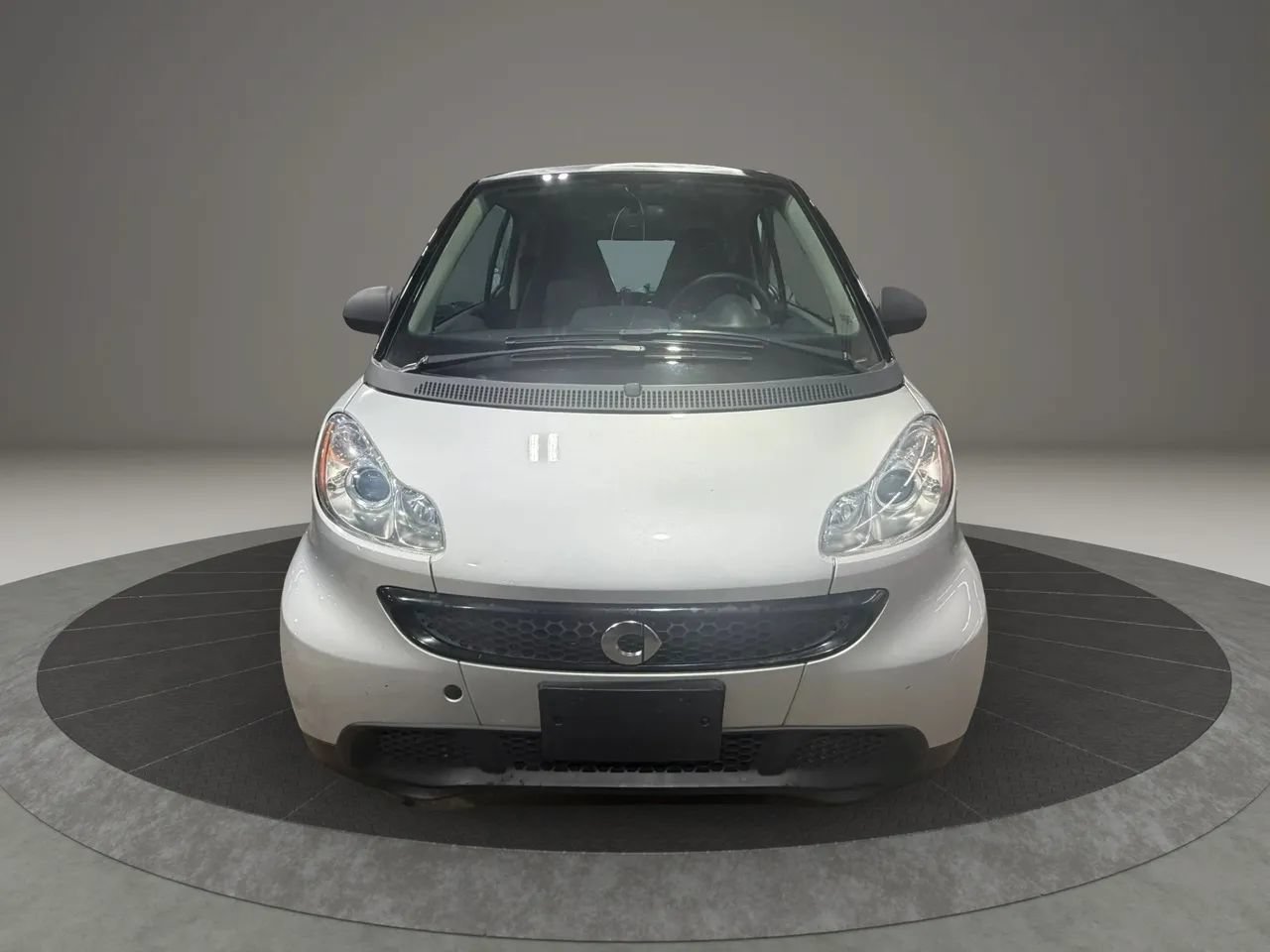 Used 2015 smart fortwo pure RWD image 2