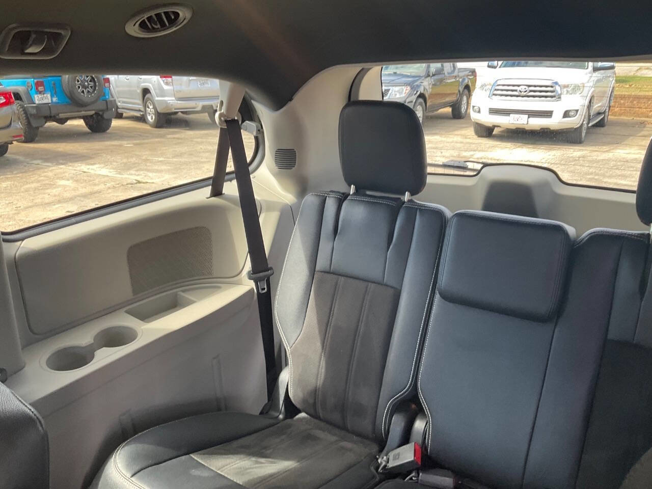 Used 2019 Dodge Grand Caravan SXT FWD image 13