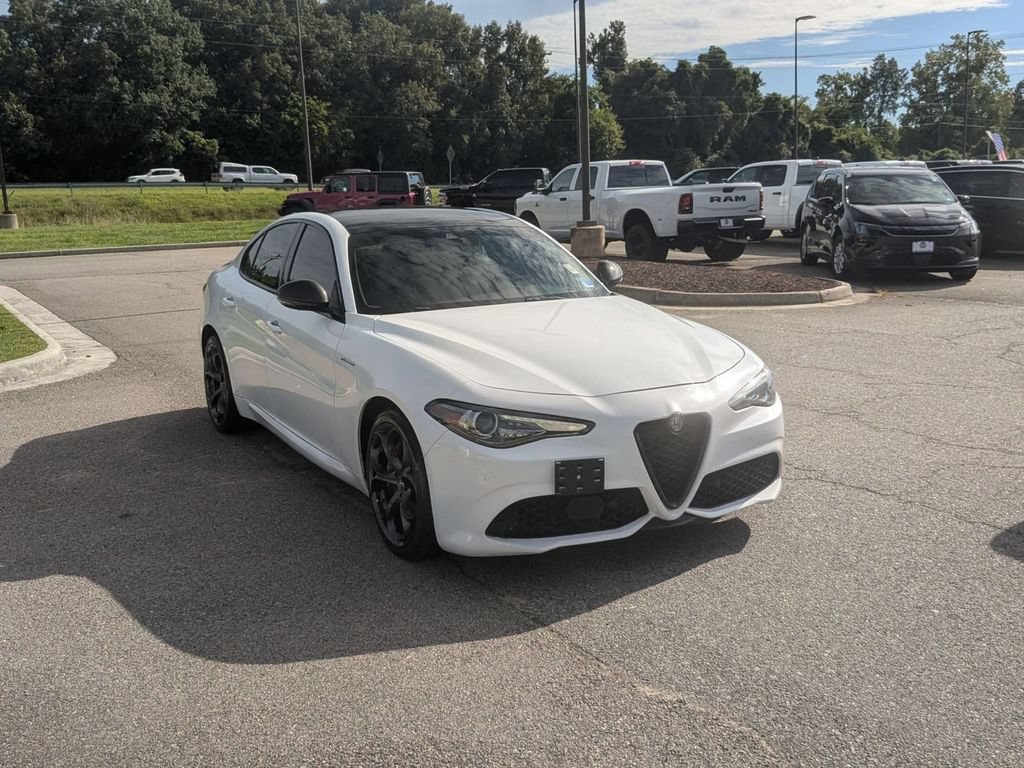 Used 2023 Alfa Romeo Giulia Veloce AWD/4WD image 7