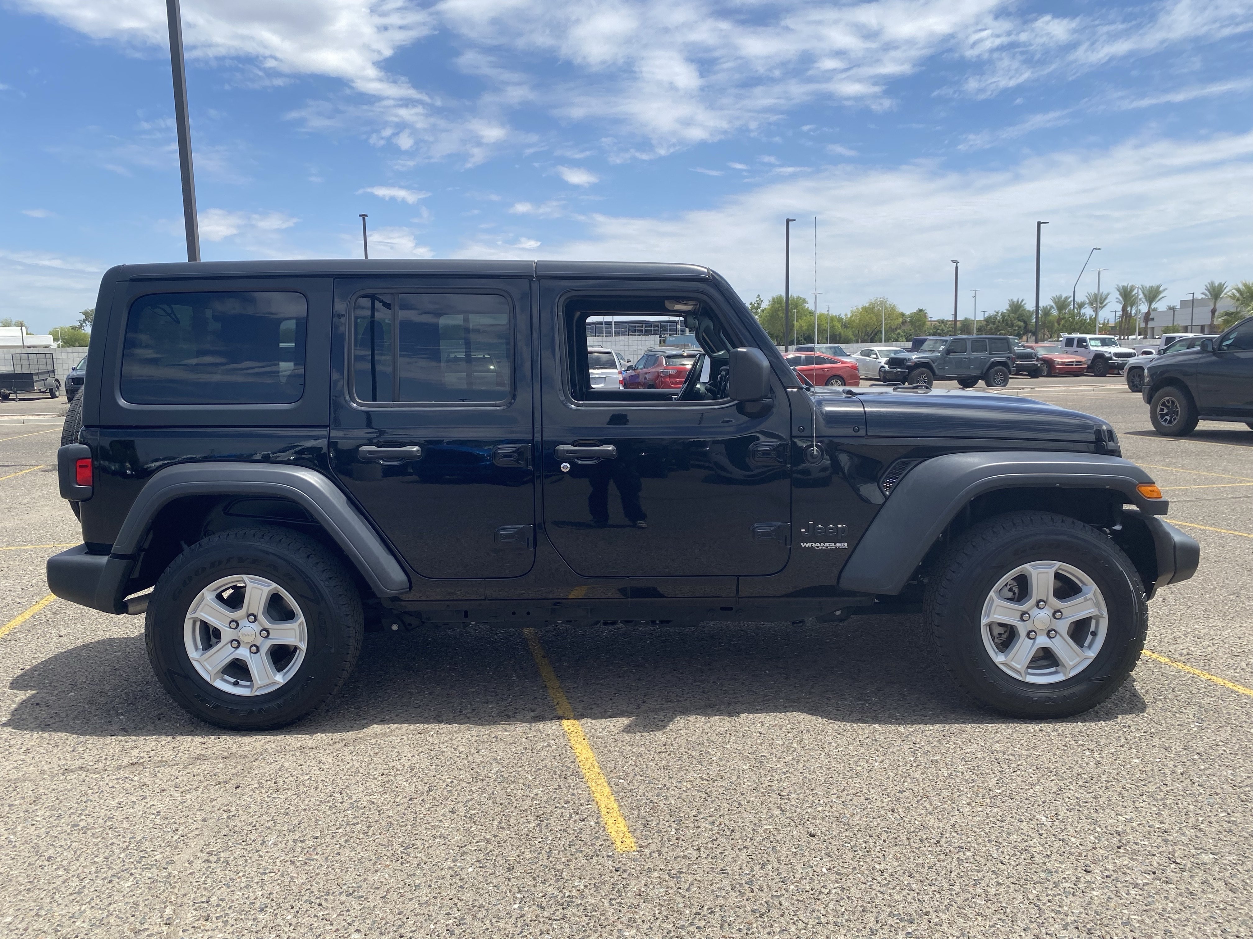 Used 2022 Jeep Wrangler Unlimited Sport AWD/4WD image 6