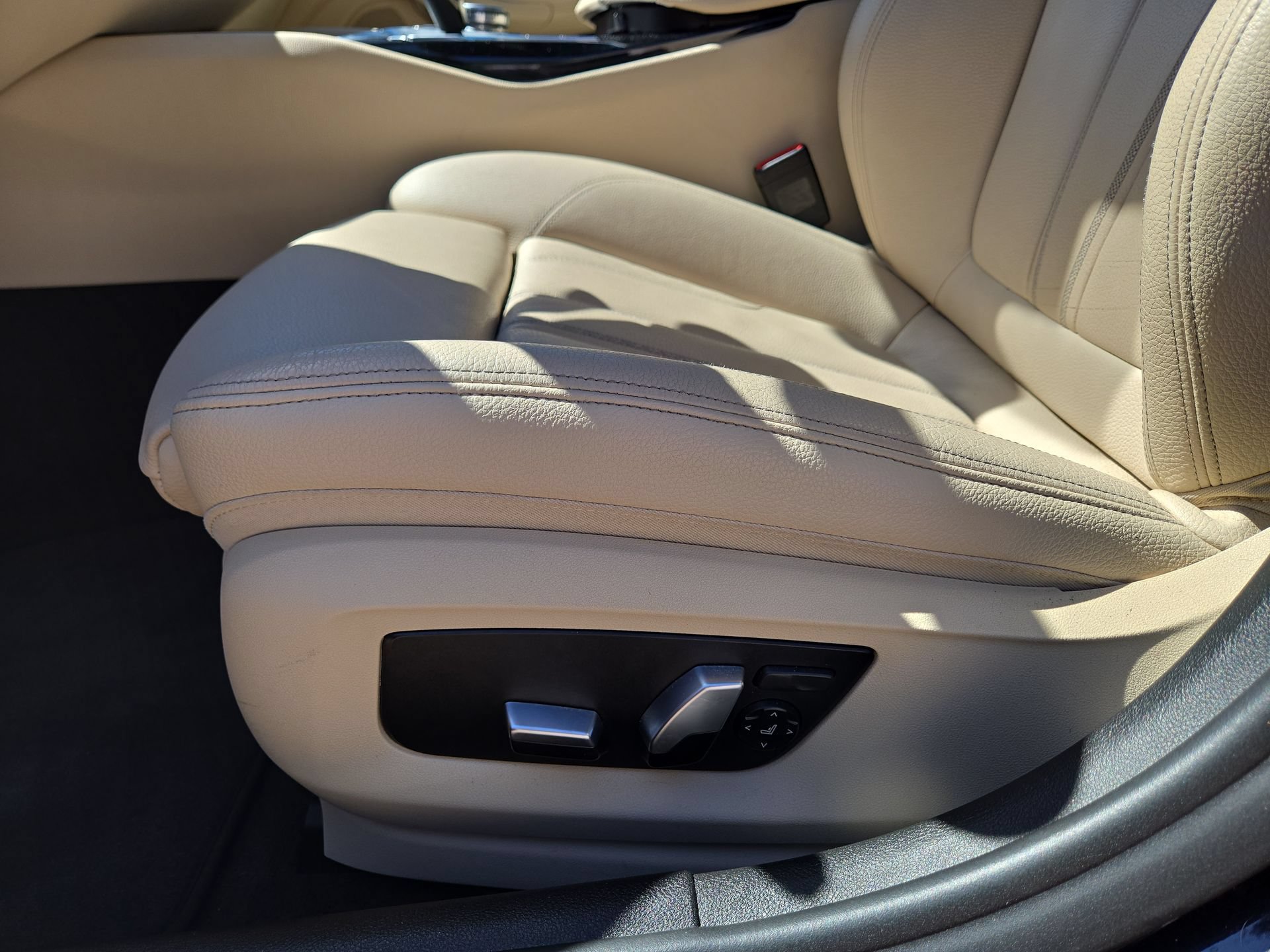 Used 2018 BMW 540i xDrive AWD/4WD image 17
