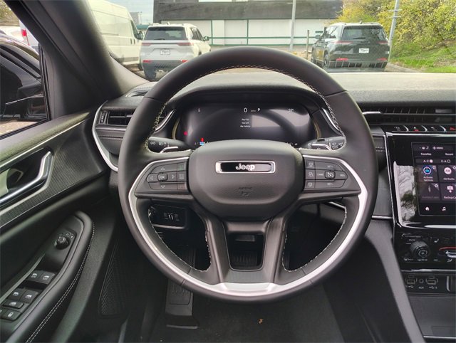 New 2025 Jeep Grand Cherokee Altitude image 17