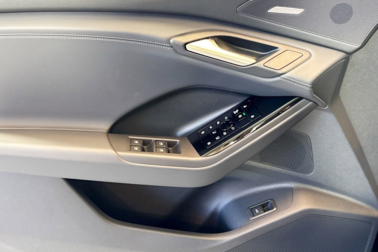 New 2027 Audi Q6 e-tron Premium Plus image 17