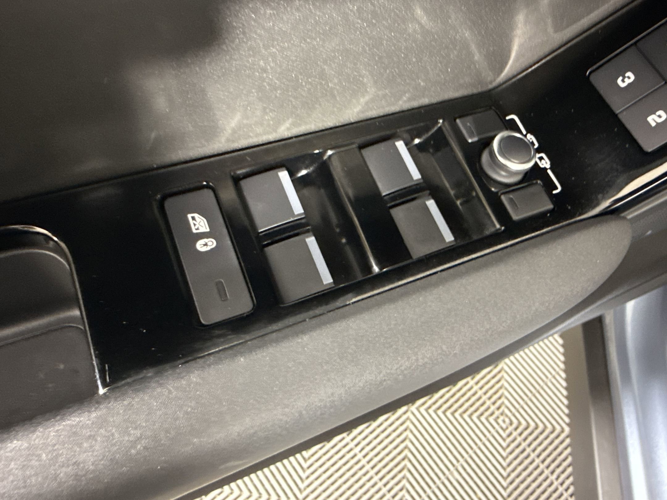 Certified 2023 Land Rover Range Rover Velar S image 11