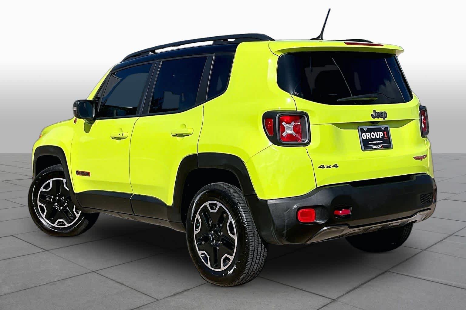 Used 2017 Jeep Renegade Trailhawk w/ Premium Trailhawk Package AWD/4WD image 12