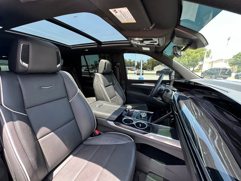 Used 2025 Cadillac Escalade Sport RWD image 12