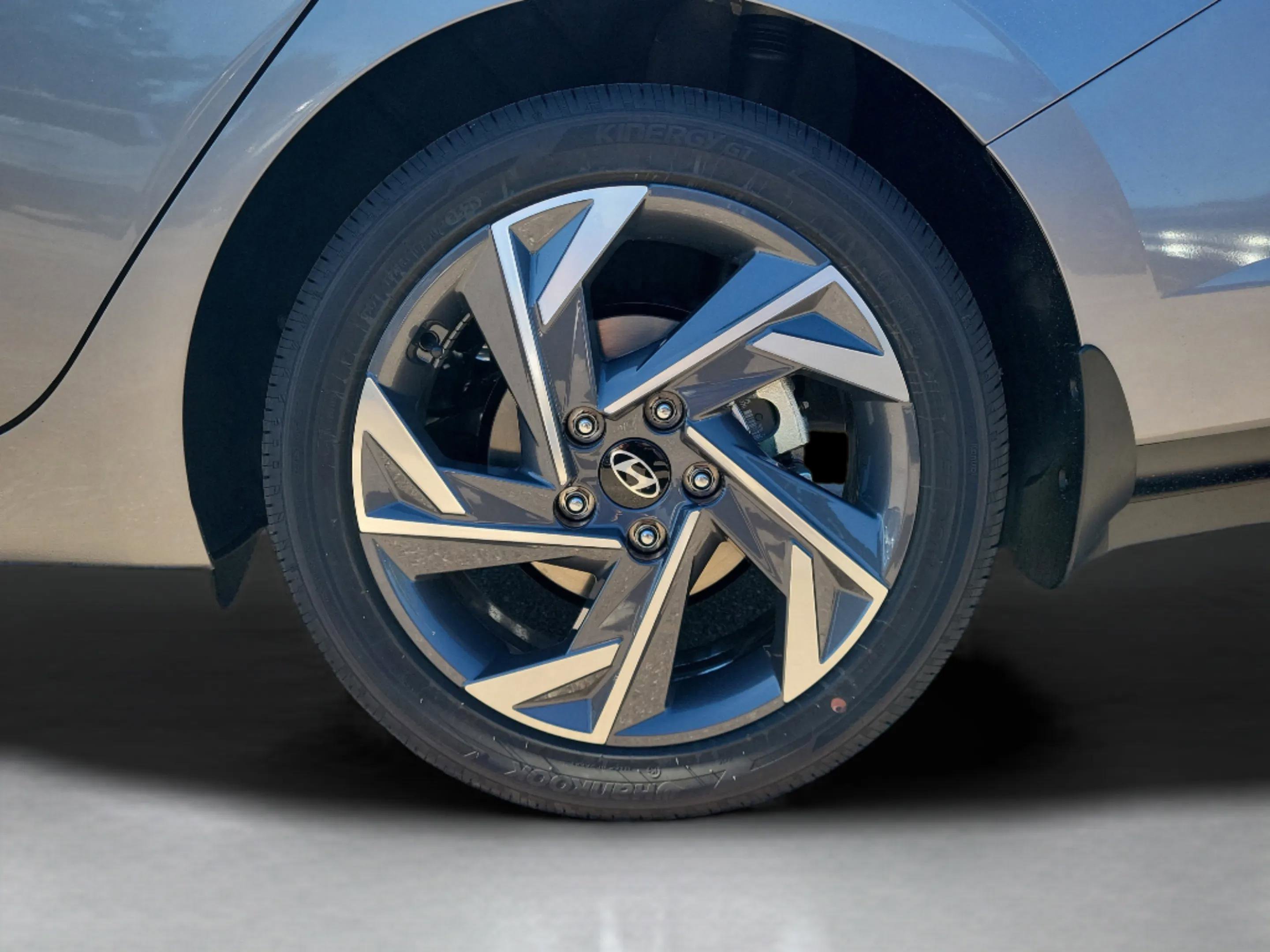 New 2026 Hyundai Elantra Limited image 6