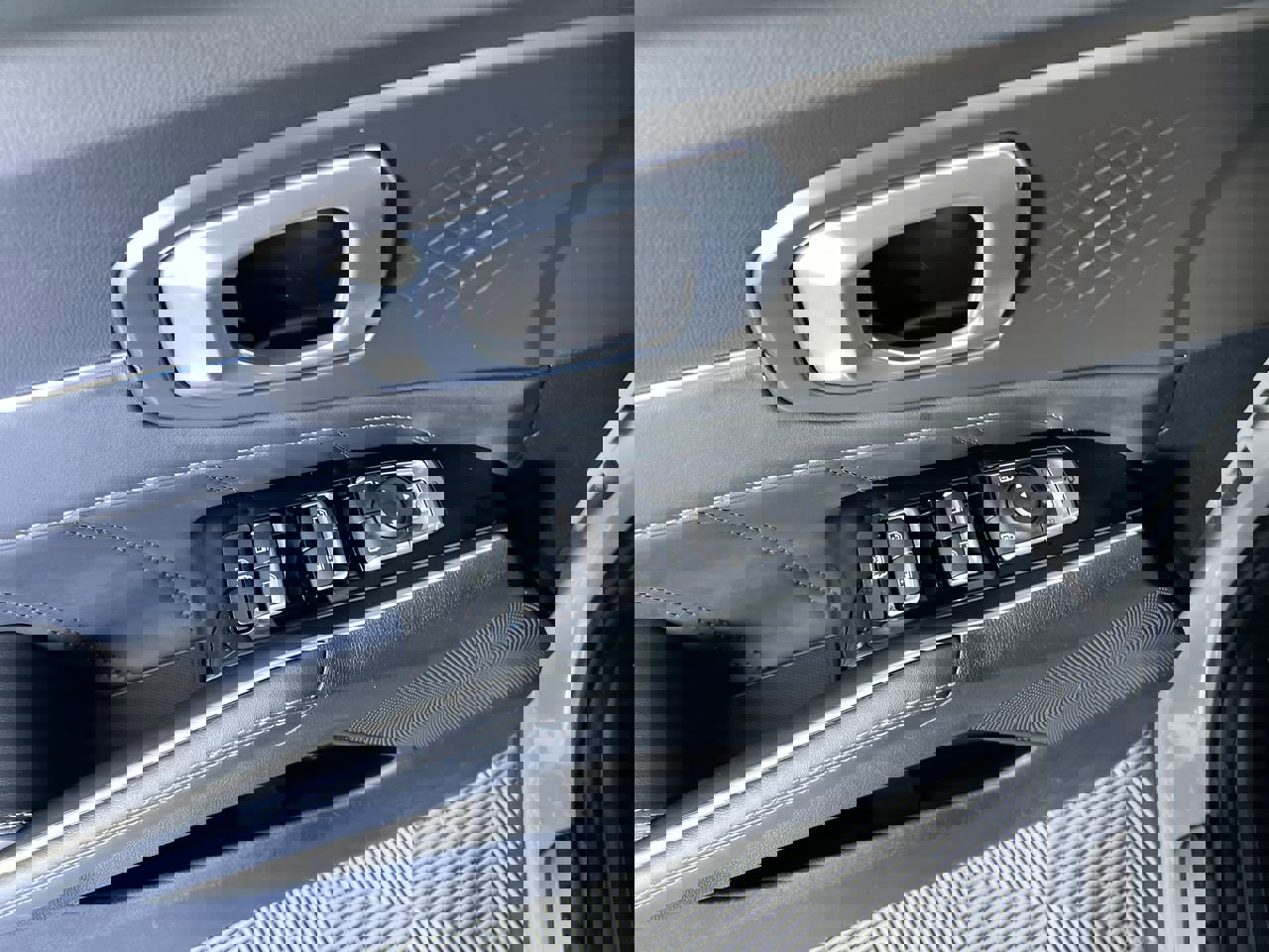 Certified 2023 Kia Sorento SX image 14