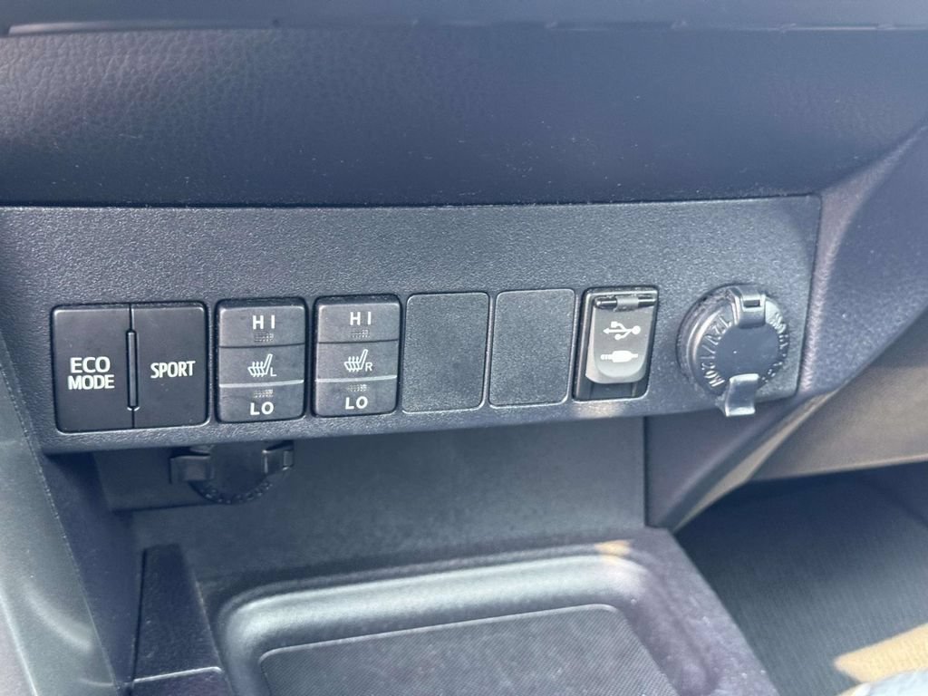 Used 2018 Toyota RAV4 SE w/ Advanced Technology Package AWD/4WD image 28