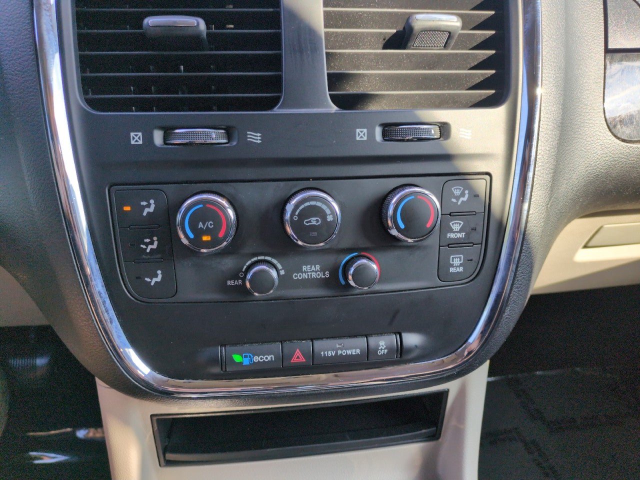 Used 2013 Dodge Grand Caravan SXT FWD image 21