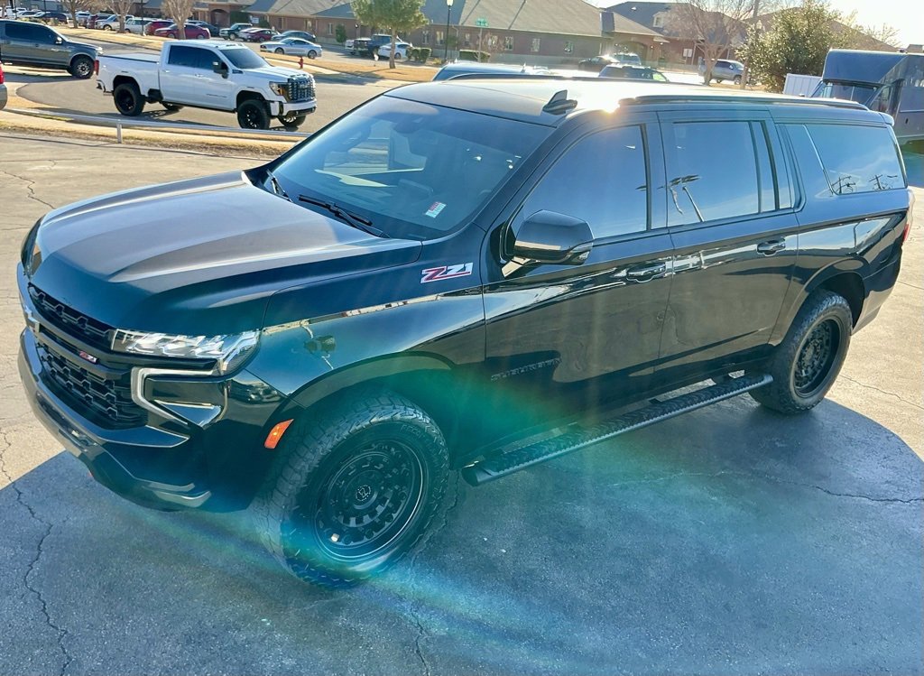 Used 2023 Chevrolet Suburban Z71 w/ Luxury Package image 5