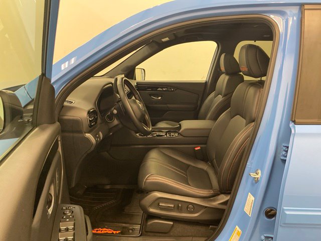 Certified 2025 Honda Pilot TrailSport image 8