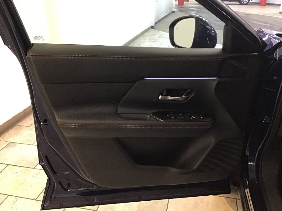 Used 2025 Nissan Kicks SR AWD/4WD image 14