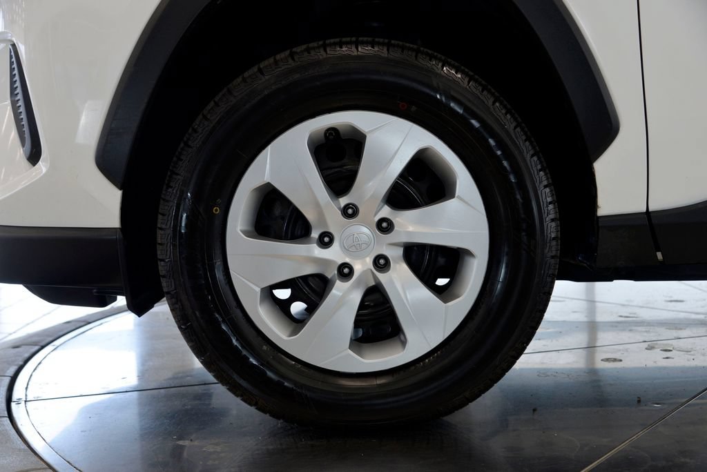 Used 2019 Toyota RAV4 LE FWD image 10