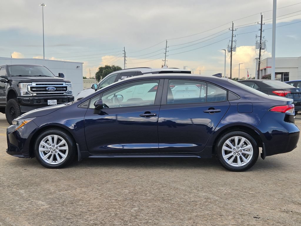 Used 2023 Toyota Corolla LE w/ LE Convenience Package FWD image 6