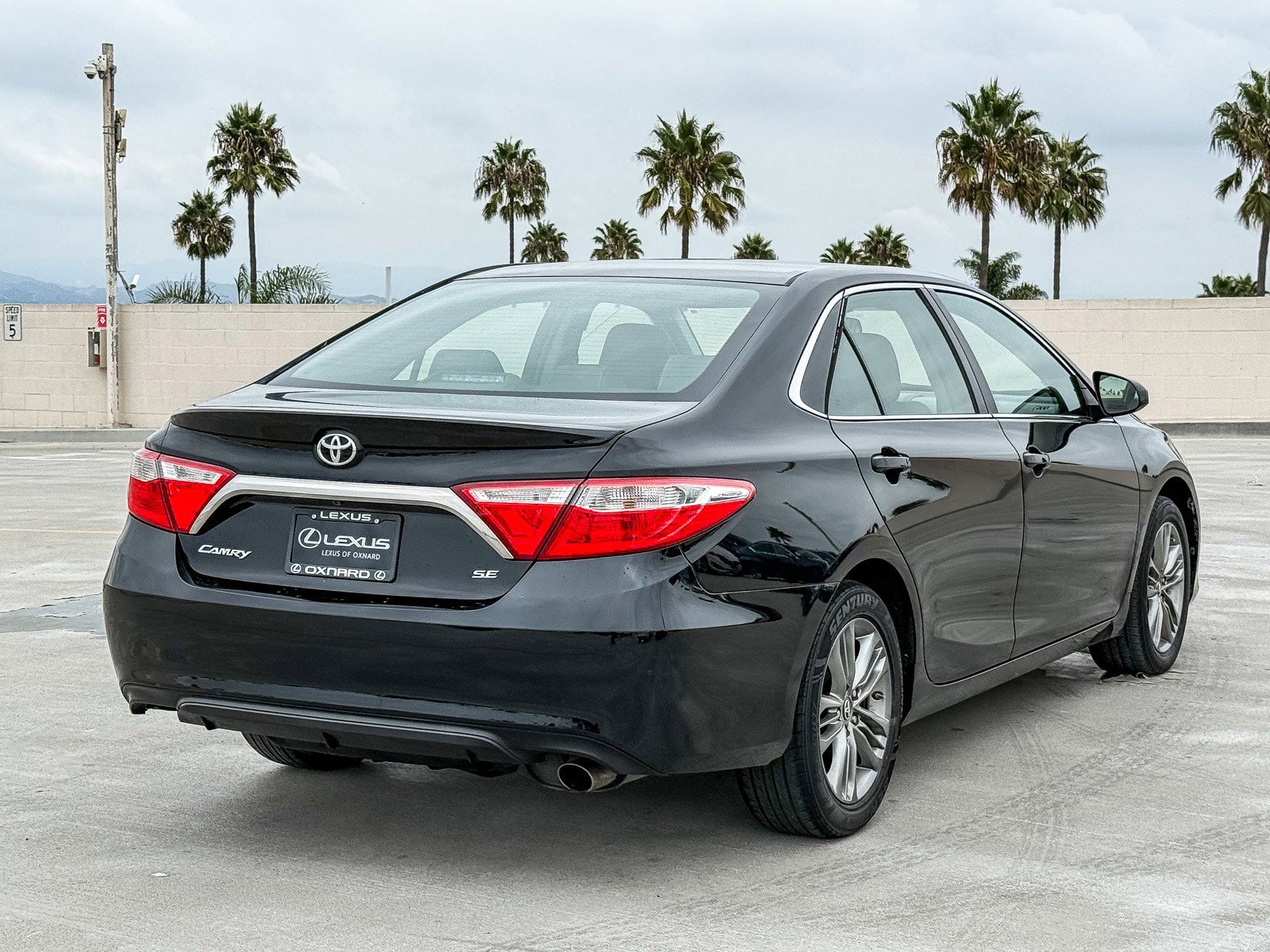 Used 2016 Toyota Camry SE image 7