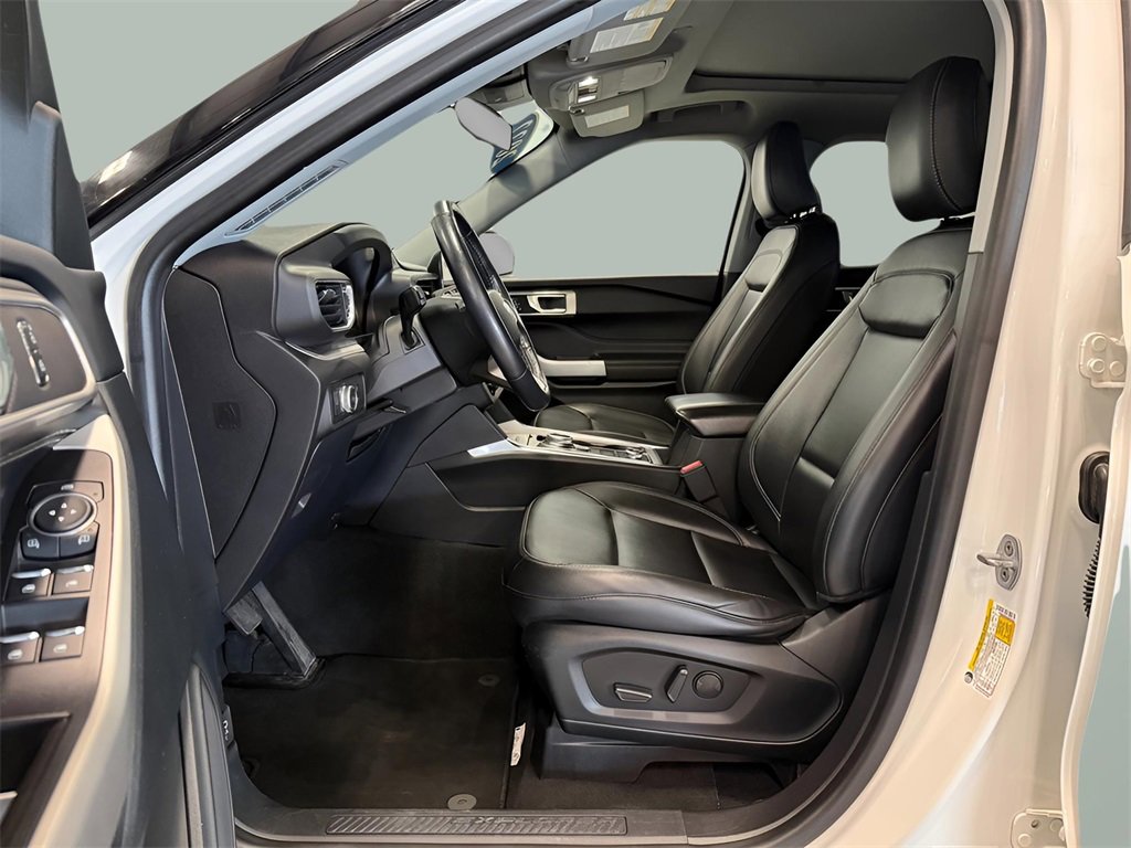 Used 2022 Ford Explorer XLT image 31