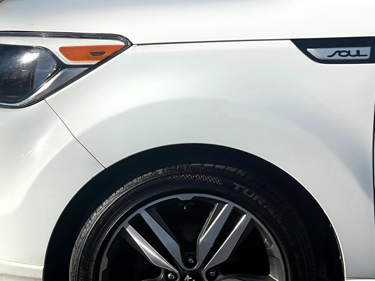 Used 2016 Kia Soul + w/ Soulful Package FWD image 12