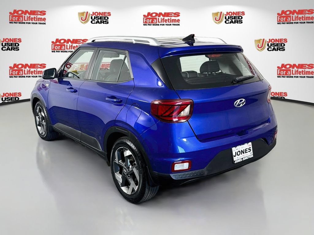 Certified 2022 Hyundai Venue Limited FWD image 2