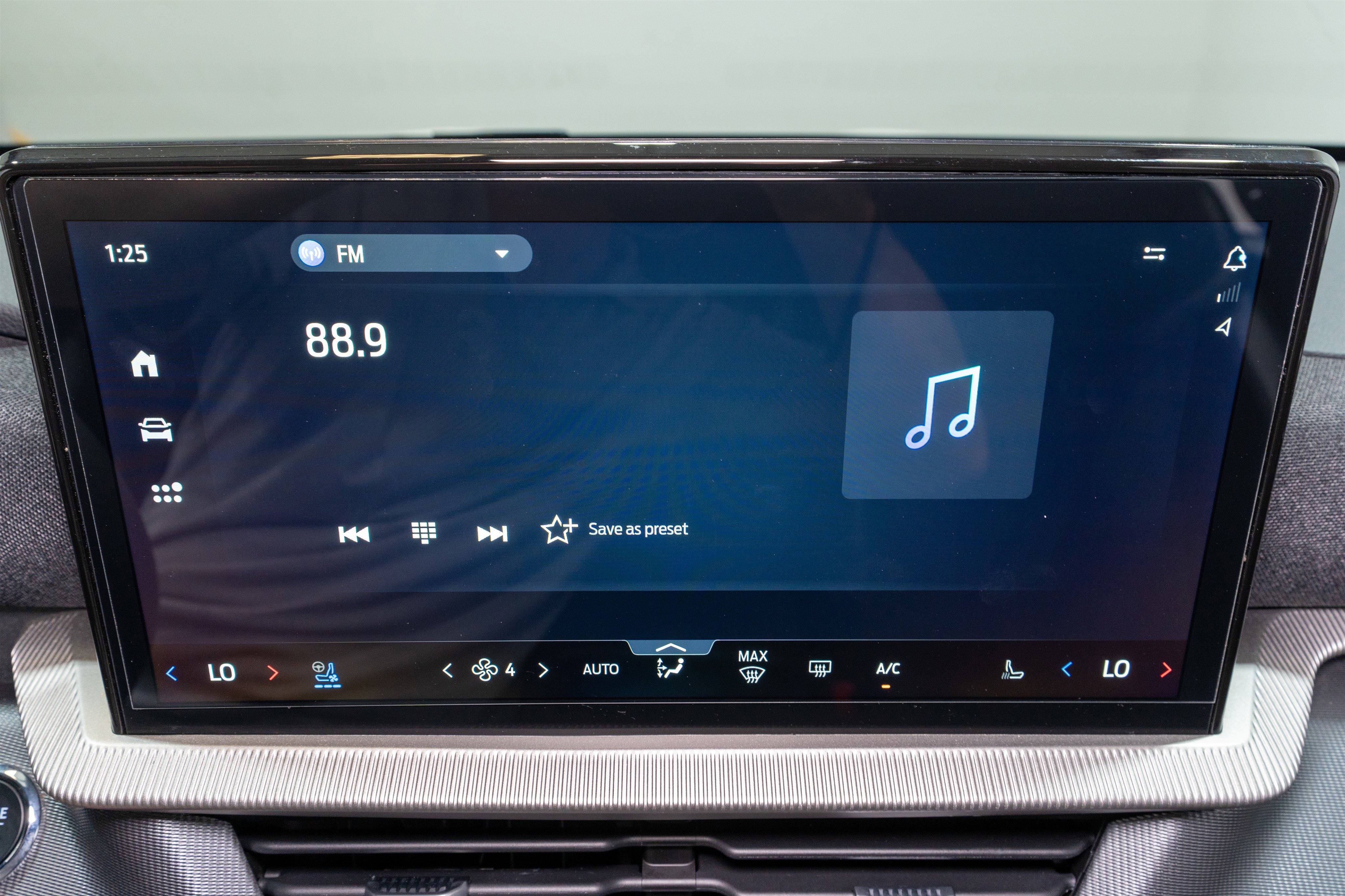 Used 2025 Ford Explorer ST AWD/4WD image 18