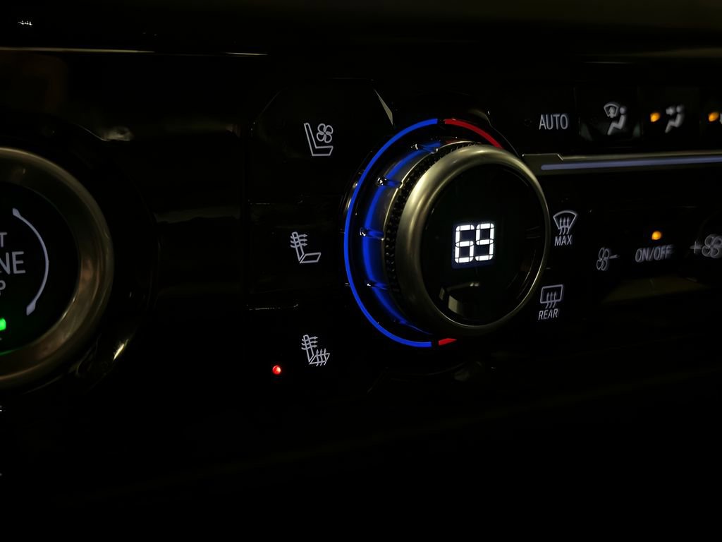 Certified 2022 GMC Sierra 1500 SLT w/ SLT Convenience Package image 33