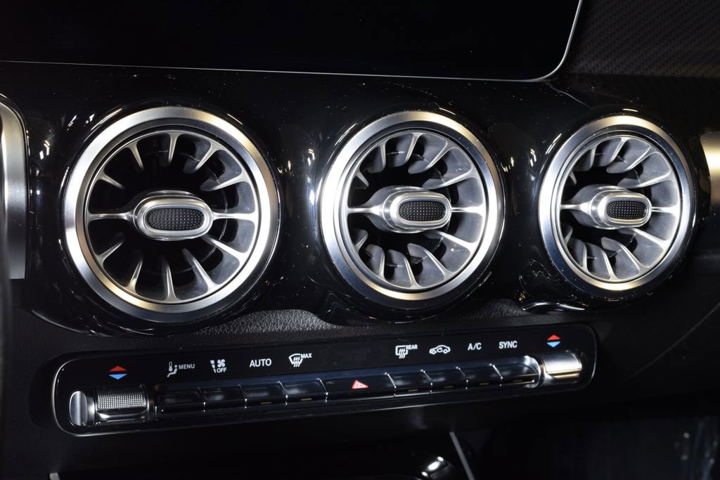 Used 2021 Mercedes-Benz GLB 35 AMG 4MATIC image 24