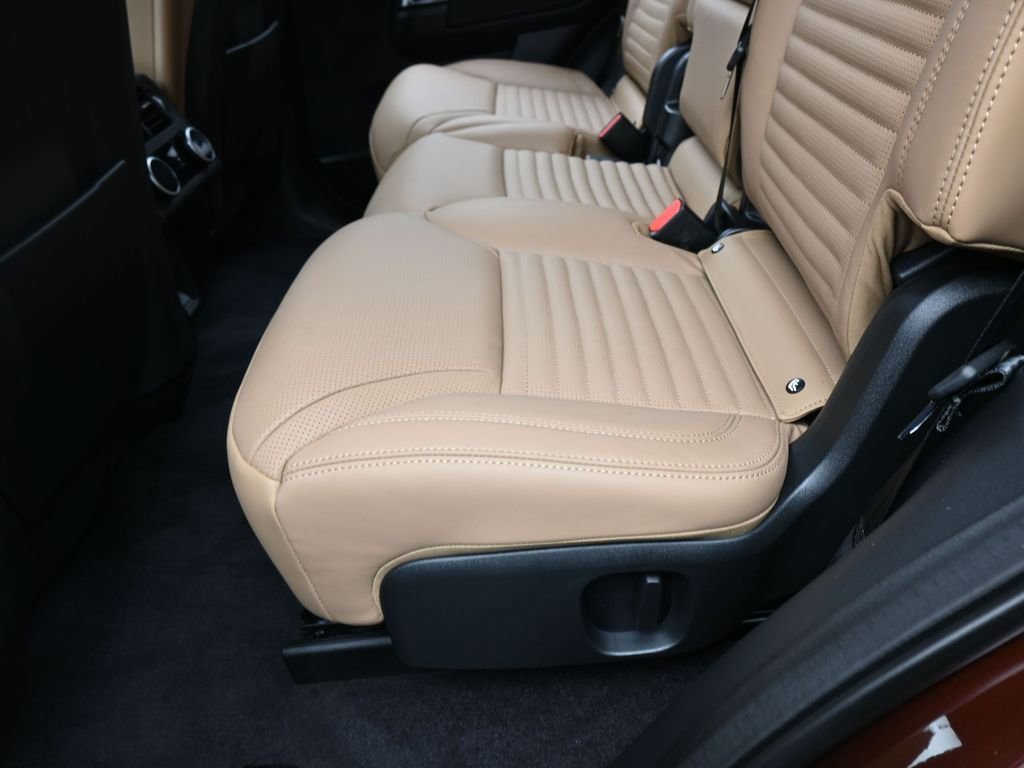 Used 2026 Land Rover Discovery Limited Edition image 38