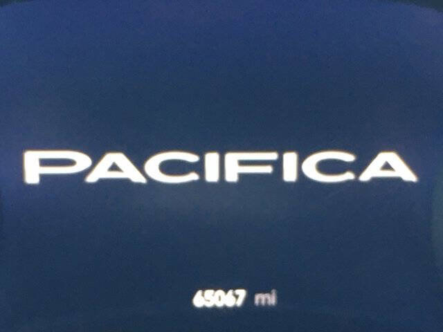 Used 2024 Chrysler Pacifica Touring-L image 19