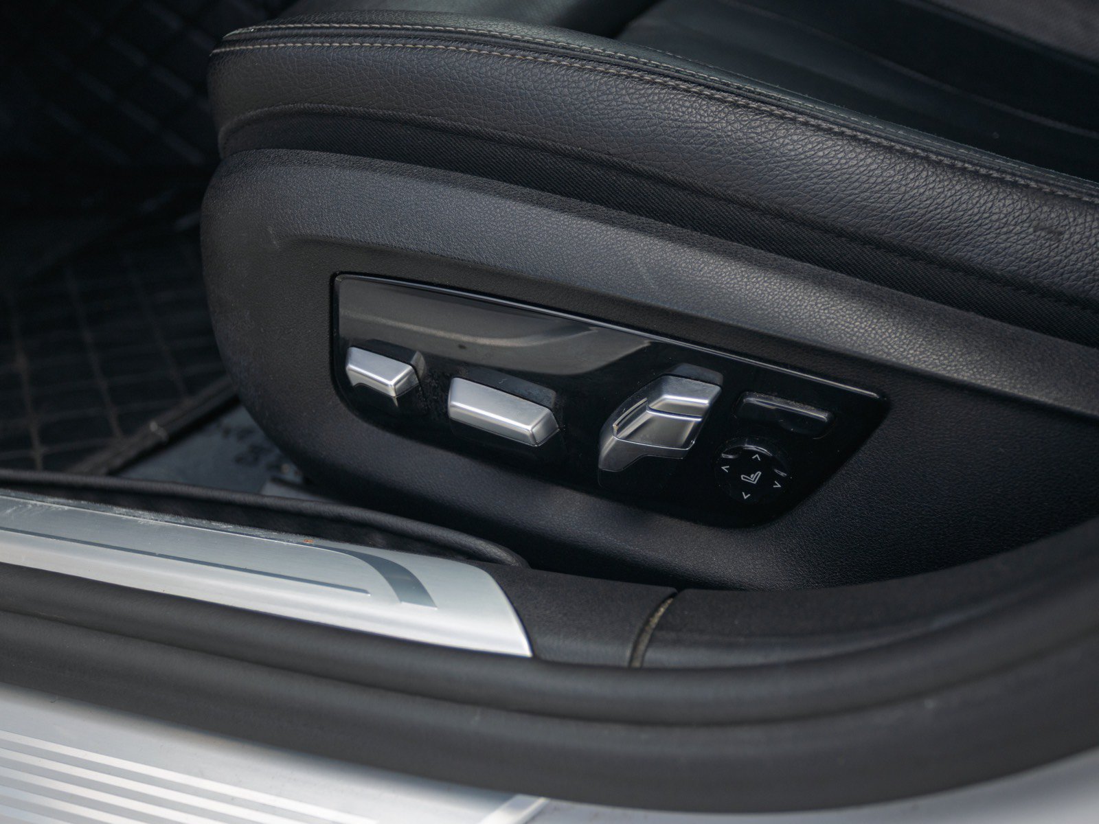Used 2018 BMW 740i RWD image 21