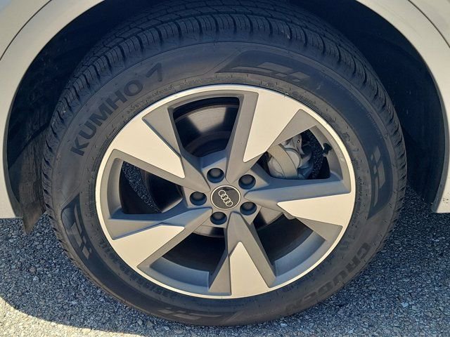 Certified 2023 Audi Q5 2.0T Premium w/ Convenience Package image 9