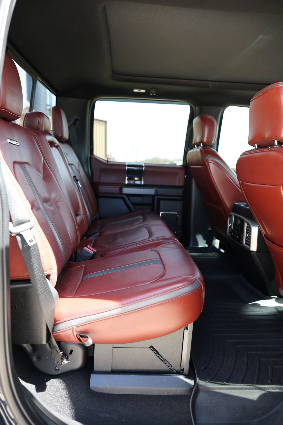 Used 2021 Ford F350 Platinum w/ Tremor Off-Road Package image 44