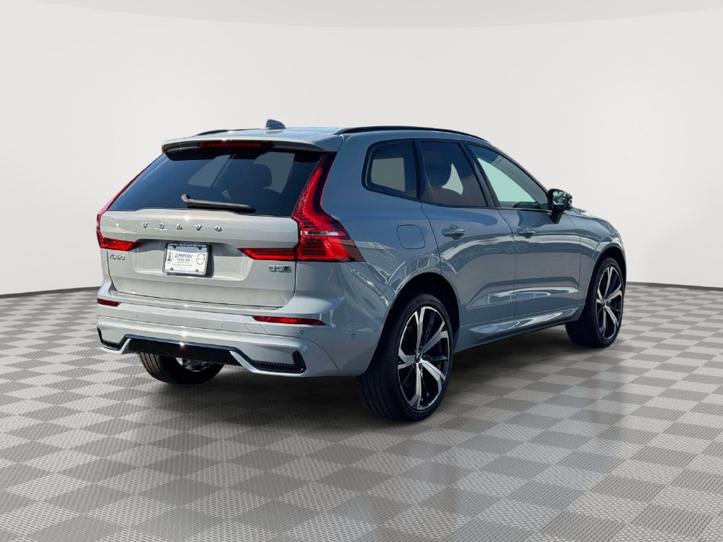Certified 2025 Volvo XC60 B5 Ultra w/ Protection Package Premier AWD/4WD image 4