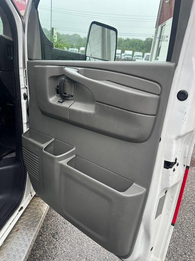 Used 2011 Chevrolet Express 4500 w/ Ambulance Package RWD image 41