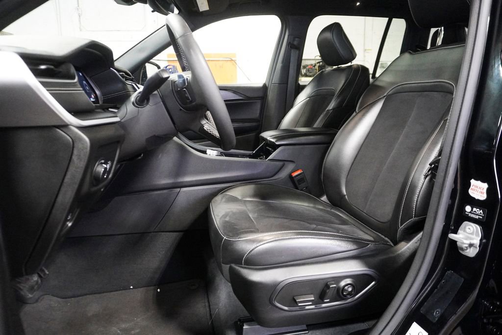 Used 2023 Jeep Grand Cherokee Altitude image 14