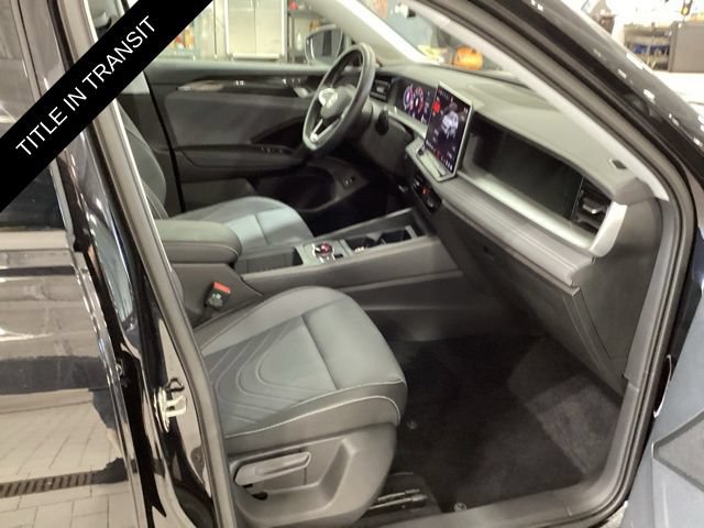 Used 2025 Volkswagen Tiguan SE w/ Panoramic Sunroof Package AWD/4WD image 10
