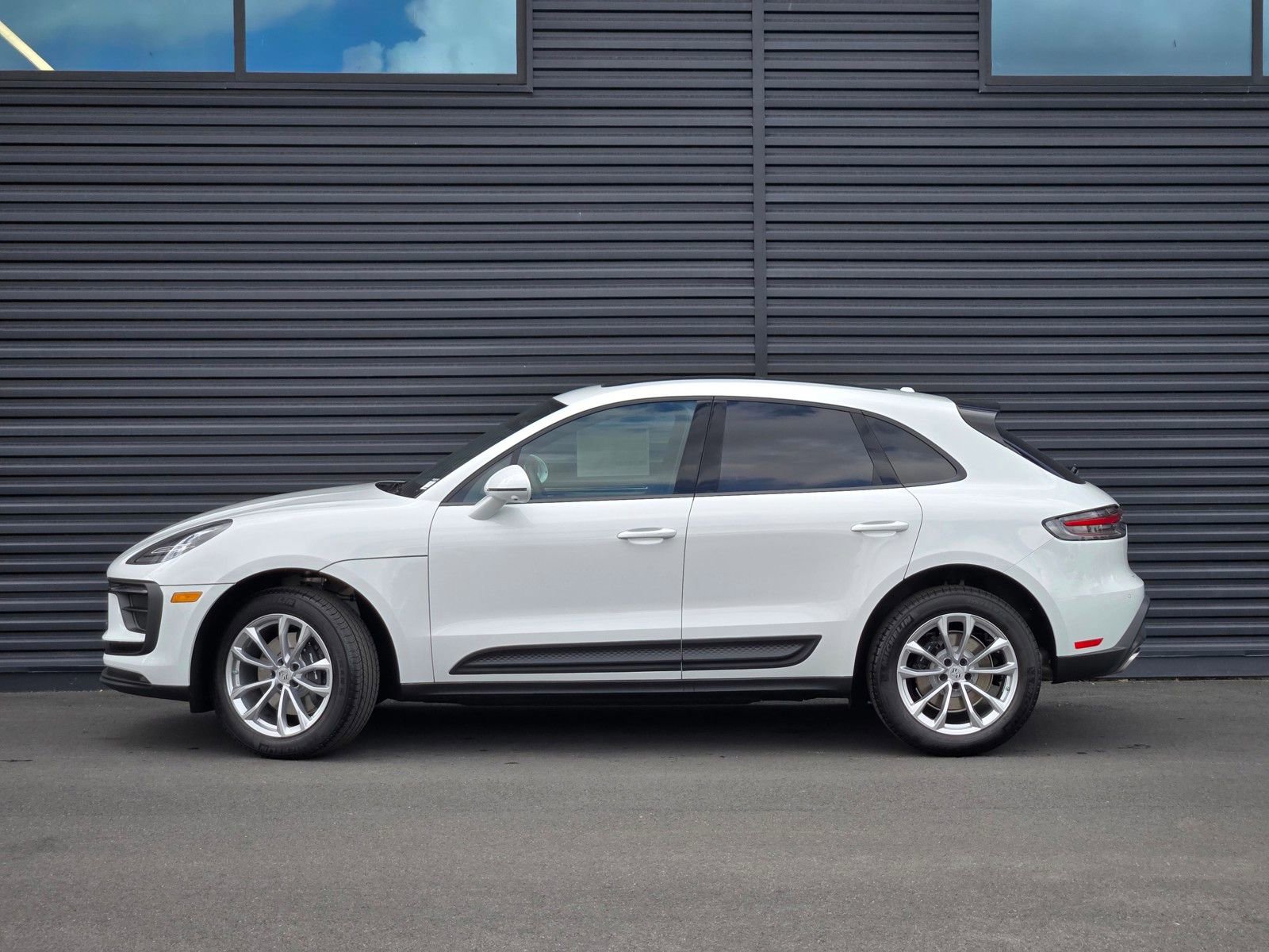 New 2026 Porsche Macan AWD/4WD image 2