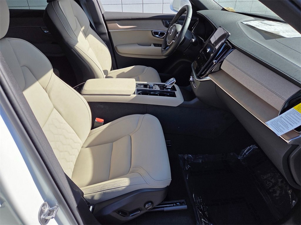 New 2026 Volvo XC90 B6 Plus w/ Protection Package Premier image 17