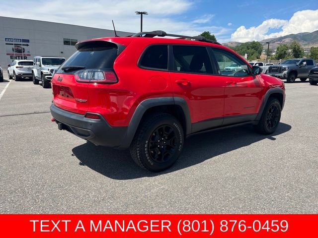 Used 2019 Jeep Cherokee Trailhawk w/ Comfort/Convenience Group AWD/4WD image 3