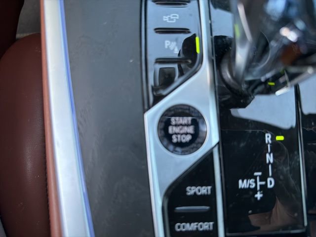 Used 2022 BMW X7 xDrive40i w/ M Sport Package image 25