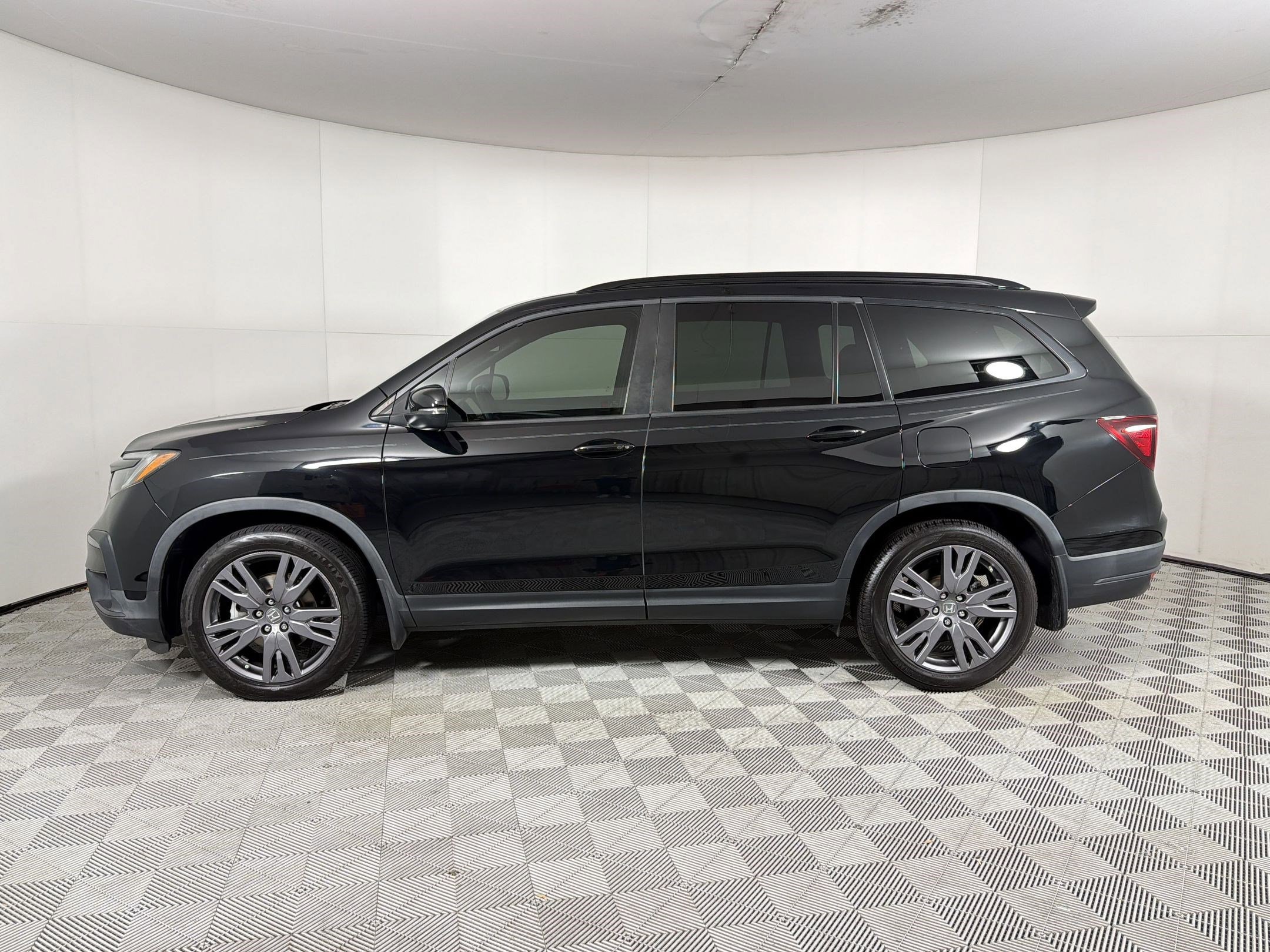 Used 2022 Honda Pilot Sport image 2