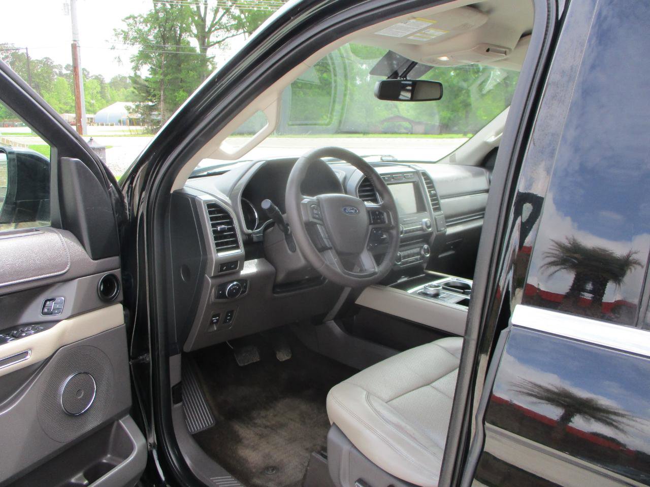 Used 2018 Ford Expedition Max XLT w/ Equipment Group 202A RWD image 15