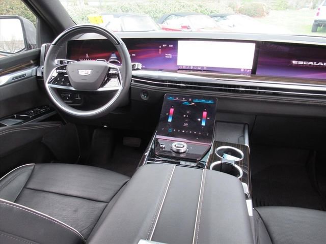 Certified 2025 Cadillac Escalade Premium Luxury w/ LPO, Radiant Package image 13
