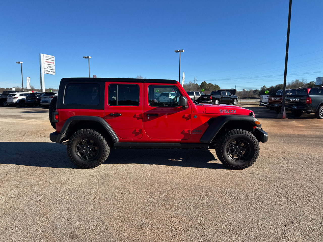 Used 2025 Jeep Wrangler Willys image 3