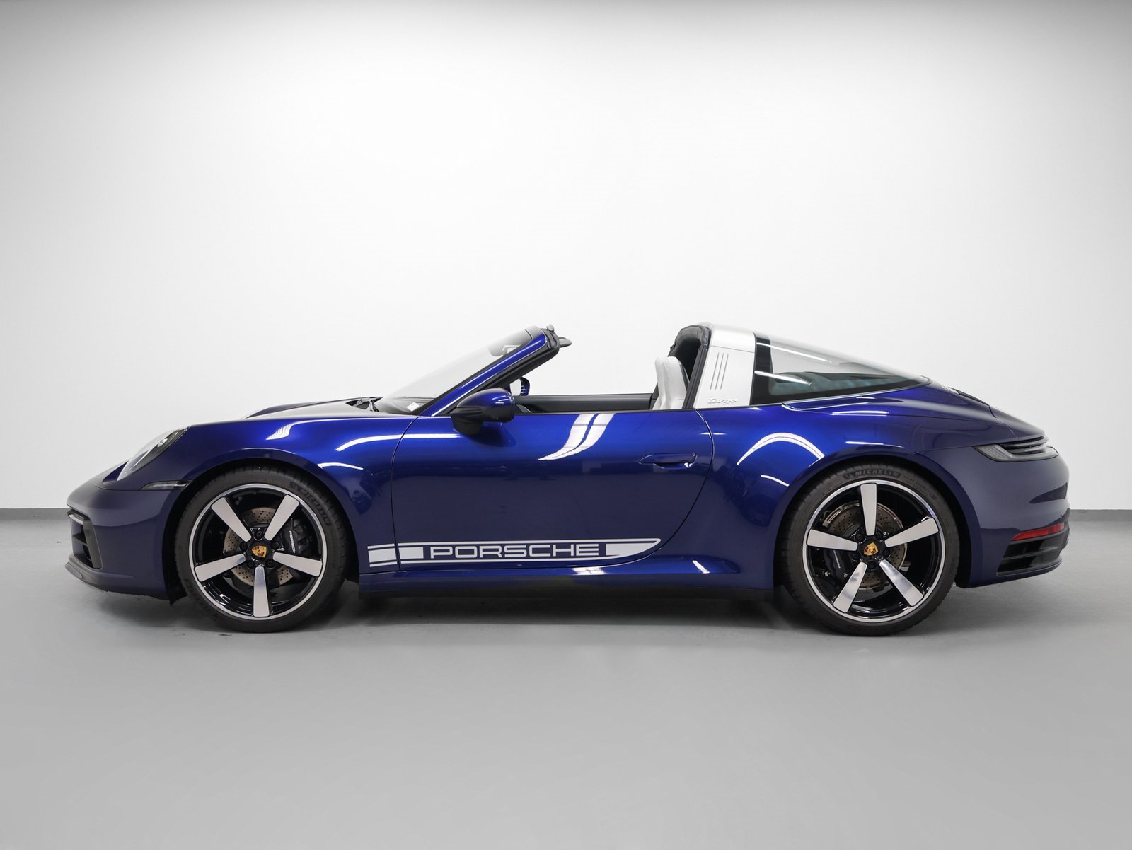 Used 2024 Porsche 911 Targa 4 image 2