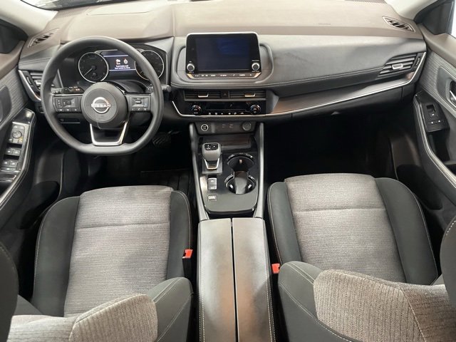 Used 2023 Nissan Rogue SV image 2