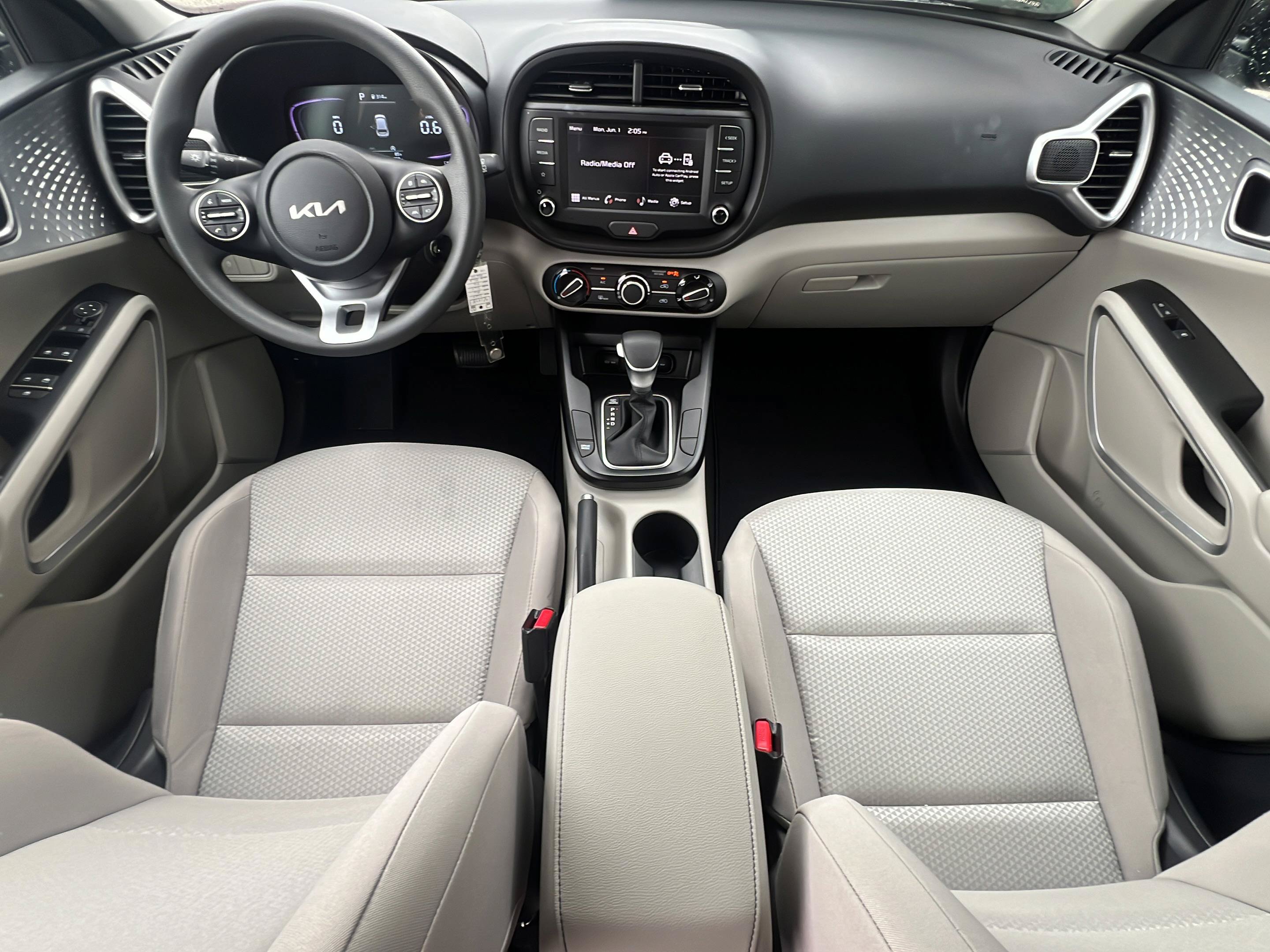 Certified 2025 Kia Soul LX w/ LX Technology Package FWD image 11