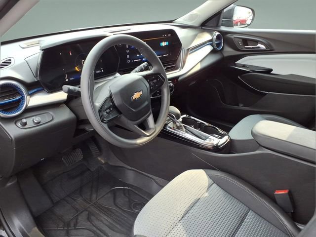 Used 2025 Chevrolet Trax LT FWD image 12