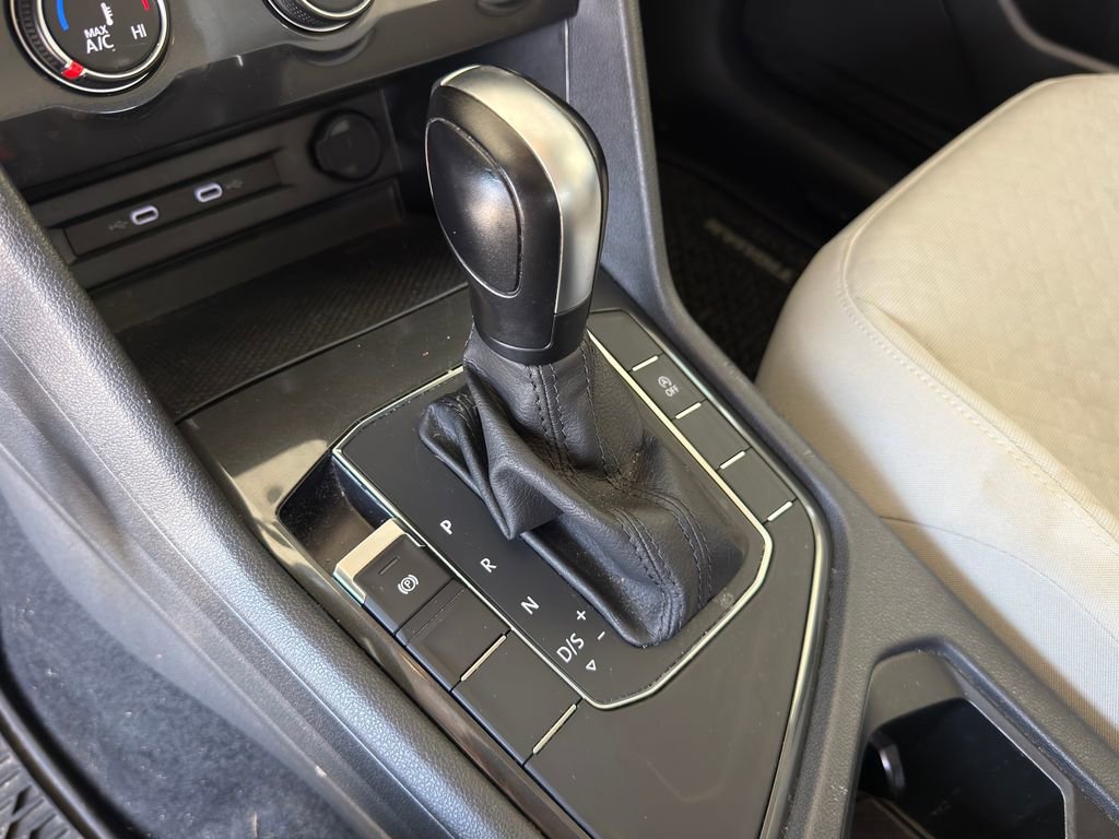 Used 2020 Volkswagen Tiguan S image 15