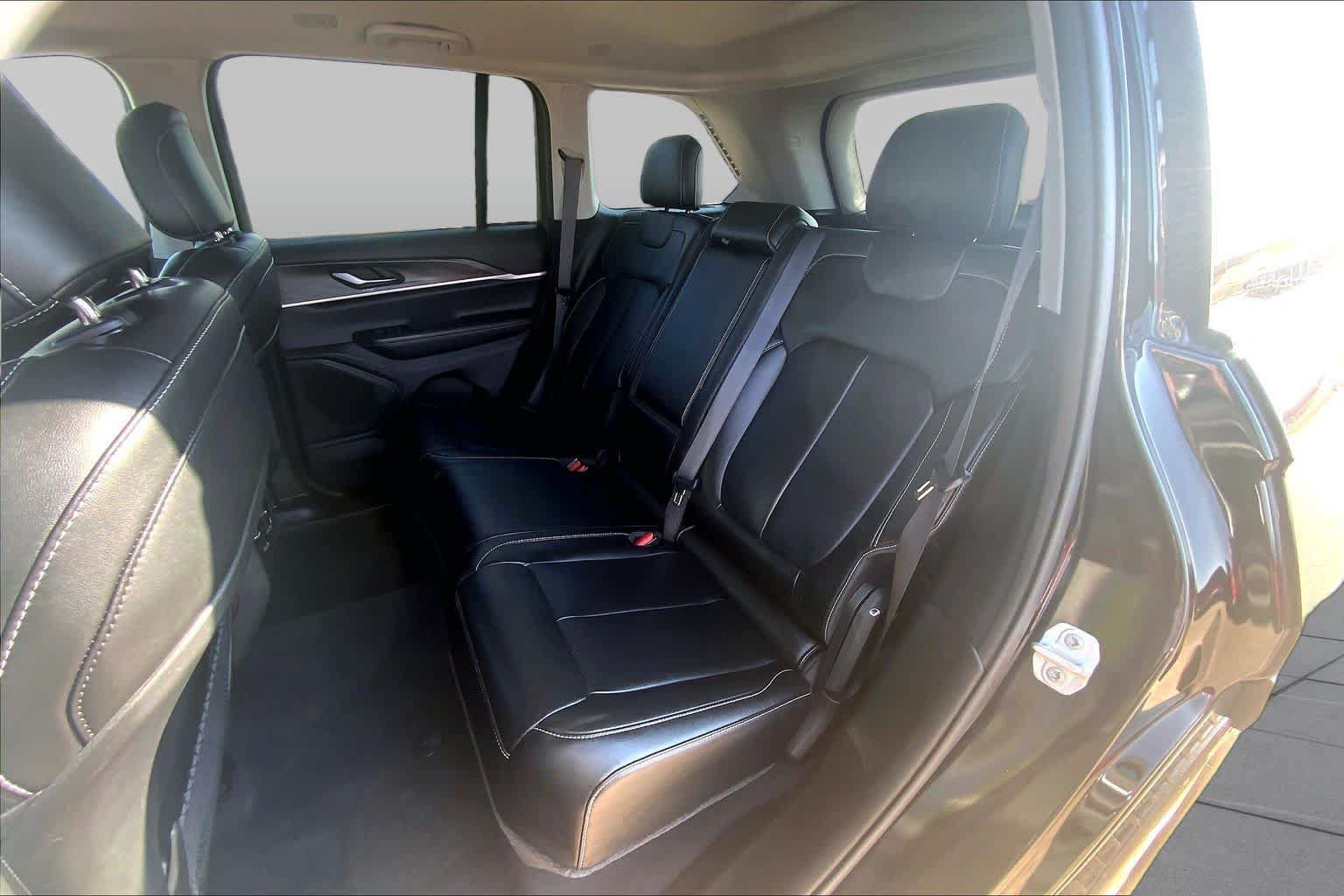 Used 2023 Jeep Grand Cherokee Limited AWD/4WD image 20