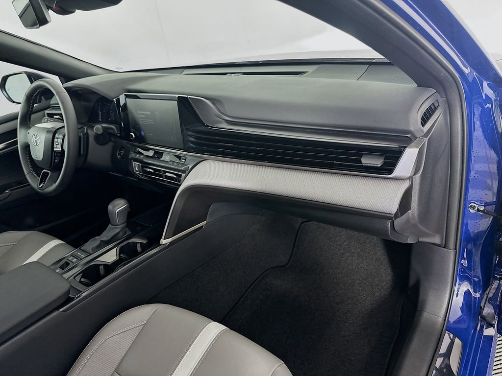 Used 2025 Toyota Camry SE w/ Convenience Package image 29
